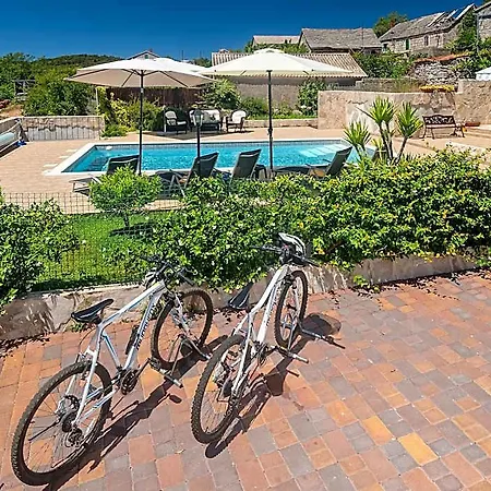 Hotel Modern In Grohote With Pool