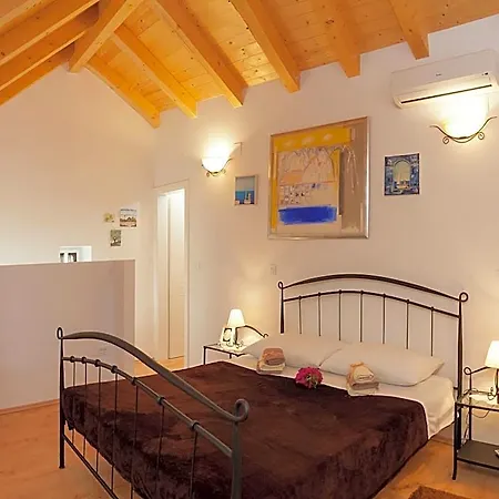 Modern In Grohote With Pool Hotel 3*
