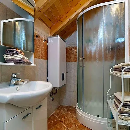 Modern In Grohote With Pool מלון 3*