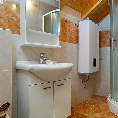 מלון Modern In Grohote With Pool