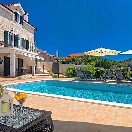Vila Modern In Grohote With Pool