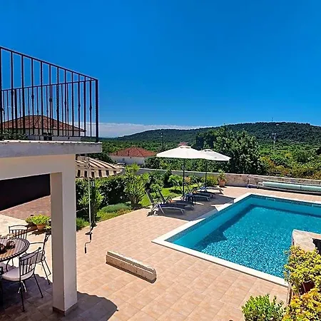 Modern In Grohote With Pool
